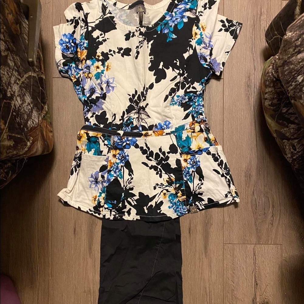 Jaanuu Women’s Scrubs